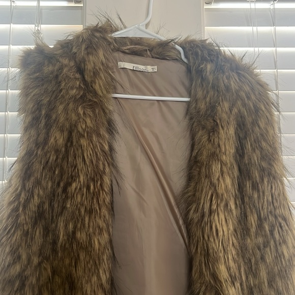 Like new! Faux fur vest - Picture 2 of 4